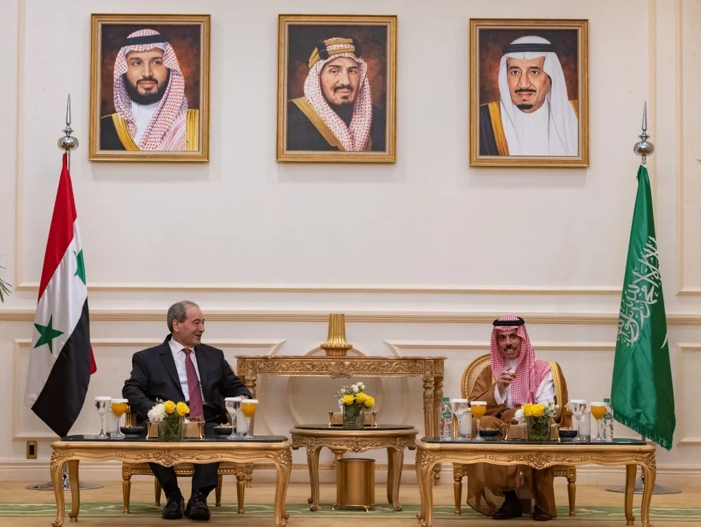 عين على الأحداث |  قبل شهر على قمة الرياض .. اجتماع حاسم لمجلس التعاون الخليجي اليوم لإنهاء عزلة سوريا.. ديبلوماسية الكوارث تأتي أكلها؟ !..