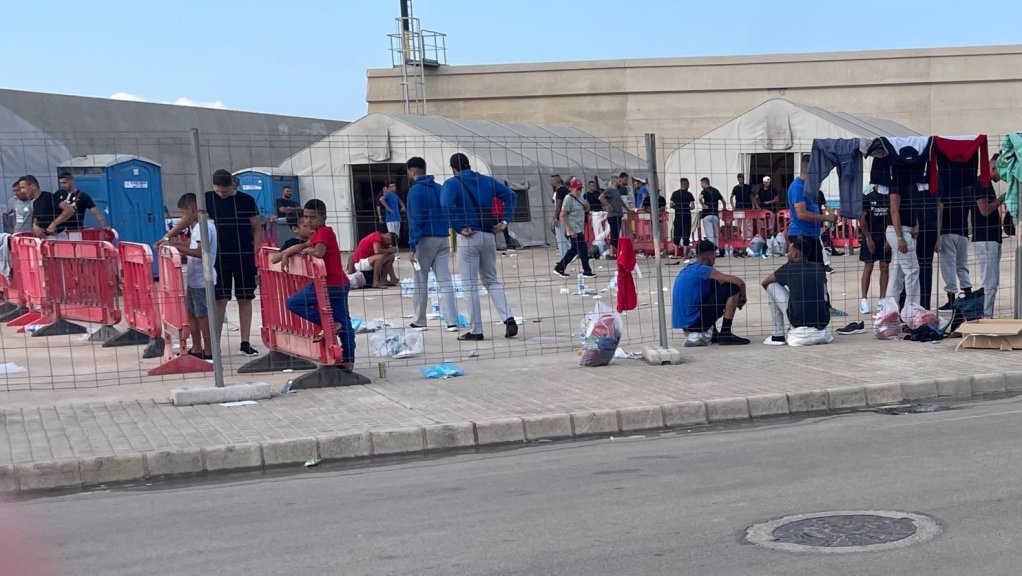 يجوبون الشوارع.. يستعطفون الناس.. وينامون في الحدائق وتحت الجسور | "الصباح" تنقل معاناة "الحارقين الجدد" بفرنسا