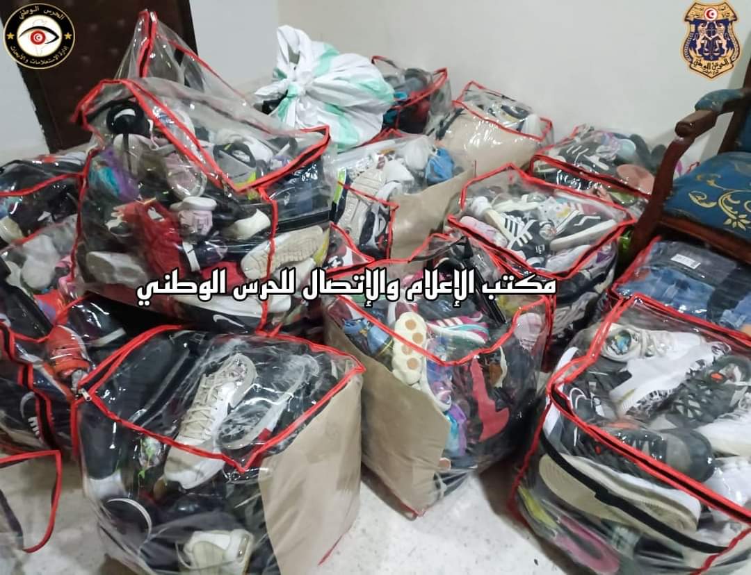 المنيهلة.. حجز كمية من الملابس المستعملة