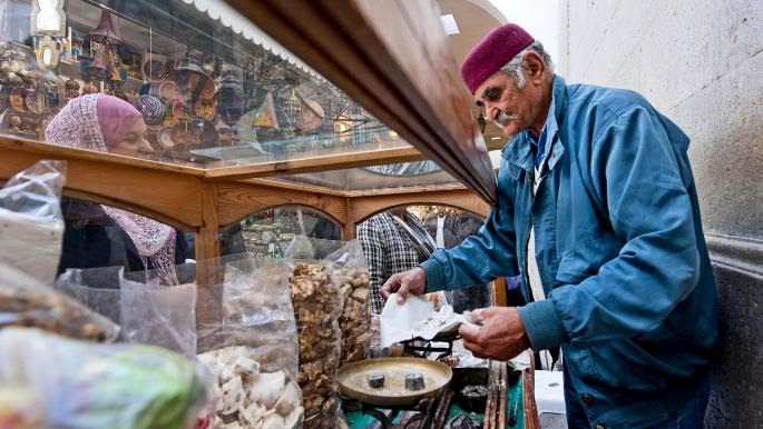 ارتفعت أسعارها بـ 20 بالمائة..  "أزمة" في حلويات العيد بسبب فقدان السكر والفارينة