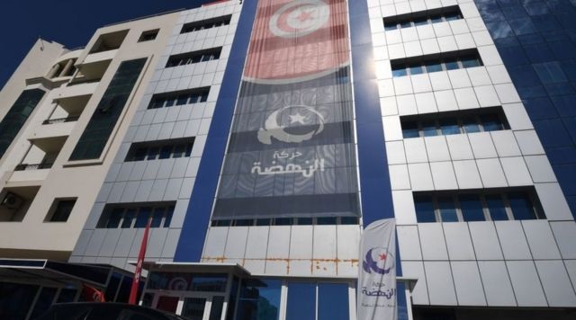 أغلقت مقراتها معتمدة على أمر حالة الطوارئ  .. هل تحلّ السلطة حركة النهضة؟