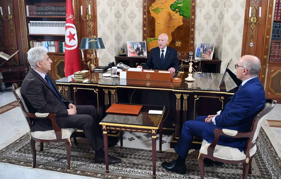 سعيد يتابع موضوع اجلاء التونسيين من السودان مع وزيري الدفاع والخارجية