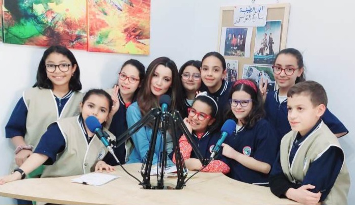 ببادرة من إدارة إحدى المدارس بأريانة الصغرى.. الممثلة سارة التونسي تنزل ضيفة على الاذاعة المدرسية