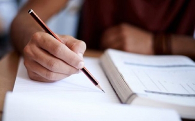 بعد جلسة تفاوض ماراطونية بين "التربية"  وجامعة التعليم ..  حجب الأعداد لا يَزَالُ قائما.. مواصلة الحوار.. ومطالبة بتسوية وضعية المعلمين النواب