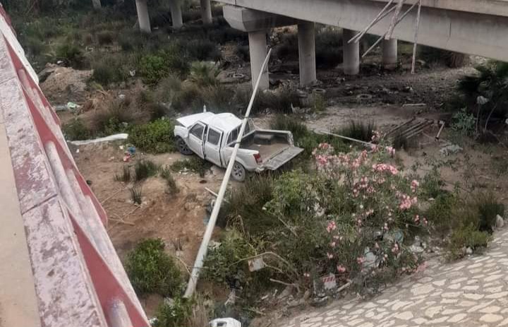 أكودة ..انزلاق شاحنة تابعة لإحدى بلديات القيروان وسقوطها في وادي