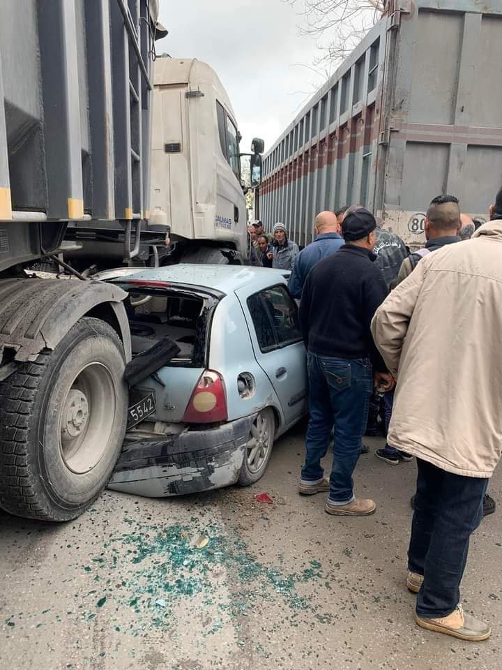 بنزرت..اصابات في حادث اصطدام شاحنة ثقيلة بسيارة عائلية 