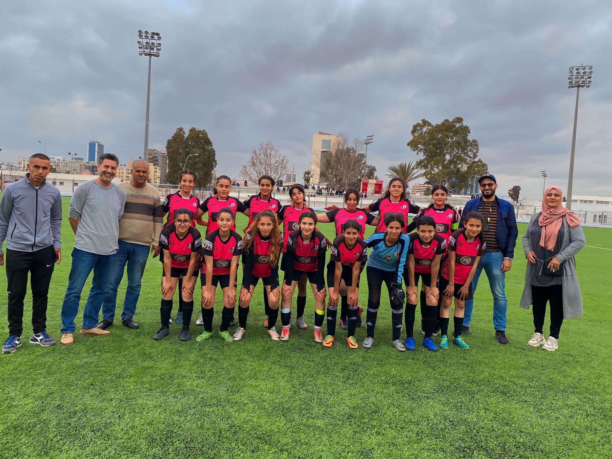 "خنيفري" في مباراة  كرة القدم نسائية  بين منزل بورقيبة والاتحاد الرياضي  التونسي