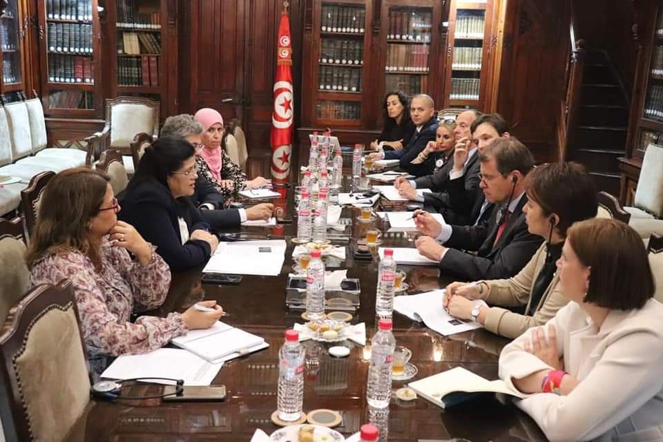 وزيرة المالية لنائب الأول لرئيس البنك الأوروبي لإعادة الإعمار والتنمية: تونس ملتزمة بتعهداتها في تسديد ديونها الخارجيّة