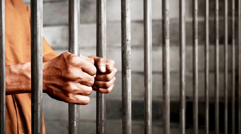      باحث في القانون لـ"الصباح":   9 الاف  سجين يقبعون خلف القضبان في قضايا شيك بدون رصيد.. 10 الاف فار.. ولا يمكن الخلاص من الأحكام الباتة إلا بعفو خاص