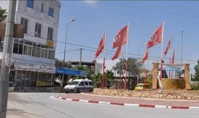 شط مريم..وفاة شاب أضرم النار بجسده و الأهالي يغلقون الطريق السياحية