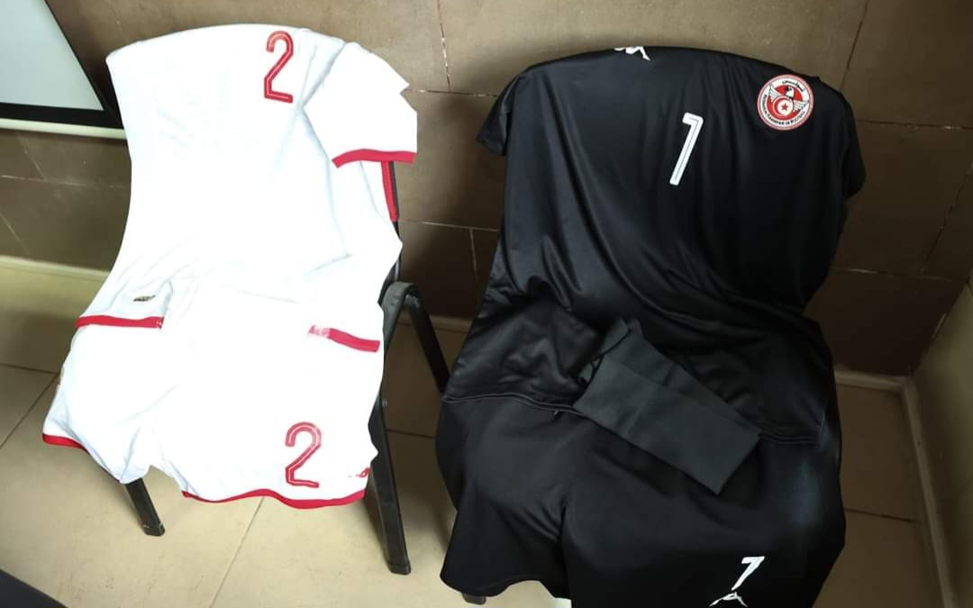 تصفيات كأس إفريقيا : المنتخب الوطني يخوض مباراة غينيا الاستوائية بالزي الأبيض