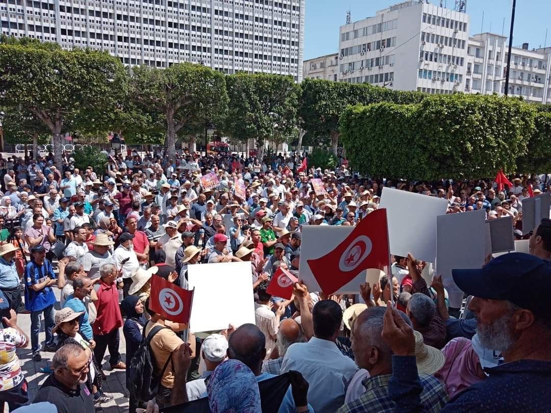 أنصار جبهة الخلاص يحتجون بشارع الحبيب بورقيبة بالعاصمة