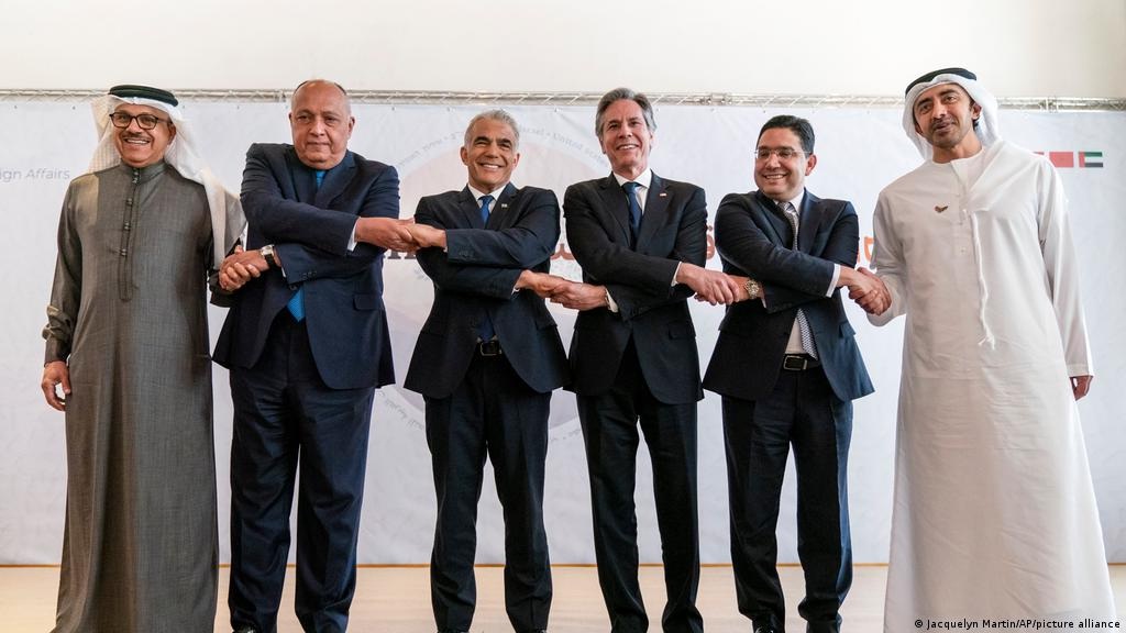 ممنوع من الحياد:  إسرائيل تسلح العرب !...