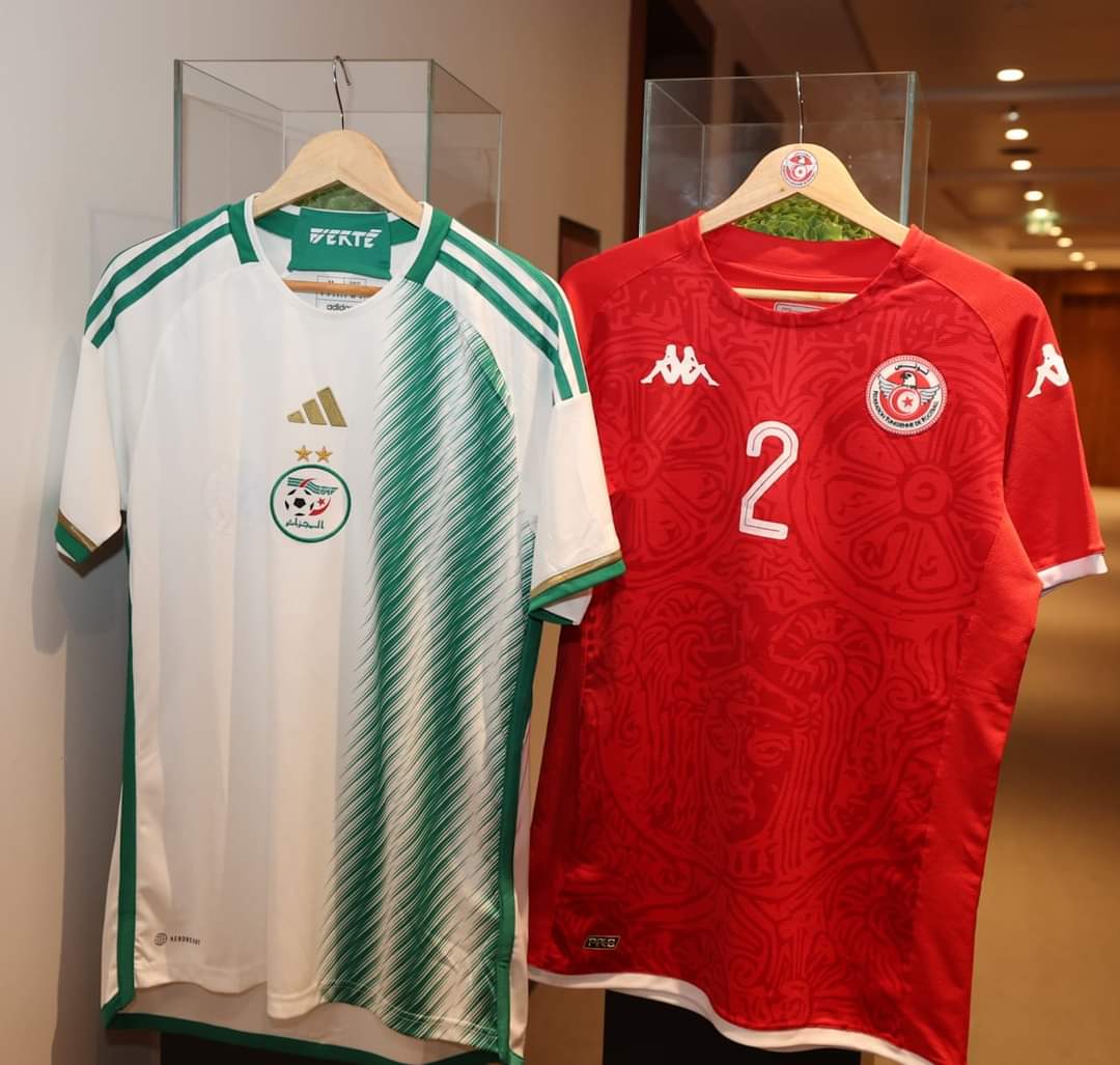 المنتخب الوطني يخوض مباراة الجزائر بالزي الأحمر 