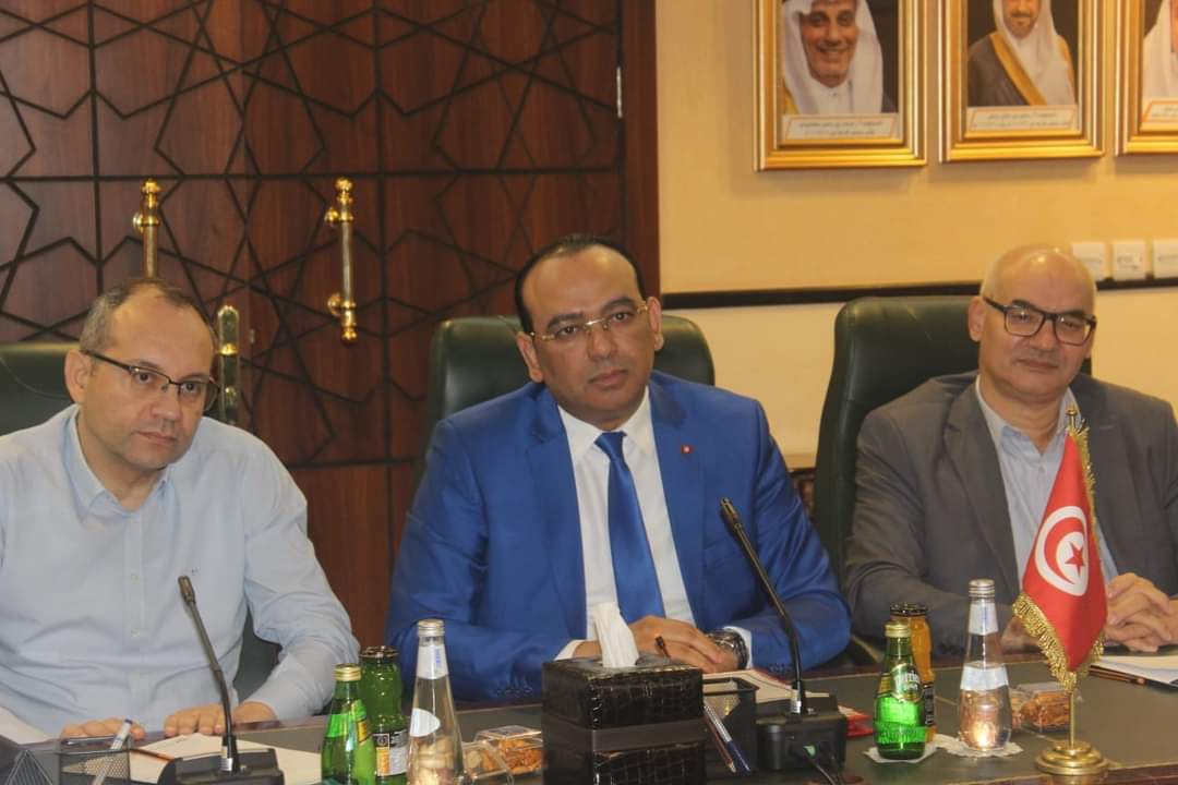 وزير الشّؤون الدّينية يعقد جلسة عمل مع رئيس شركة مطوّفي حجيج الدُّول العربيّة
