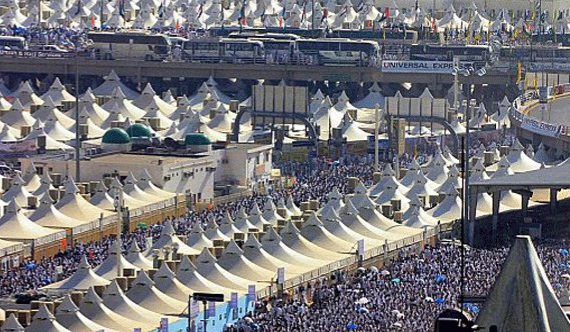حجاج بيت الله يتوافدون إلى مشعر منى لقضاء يوم التروية