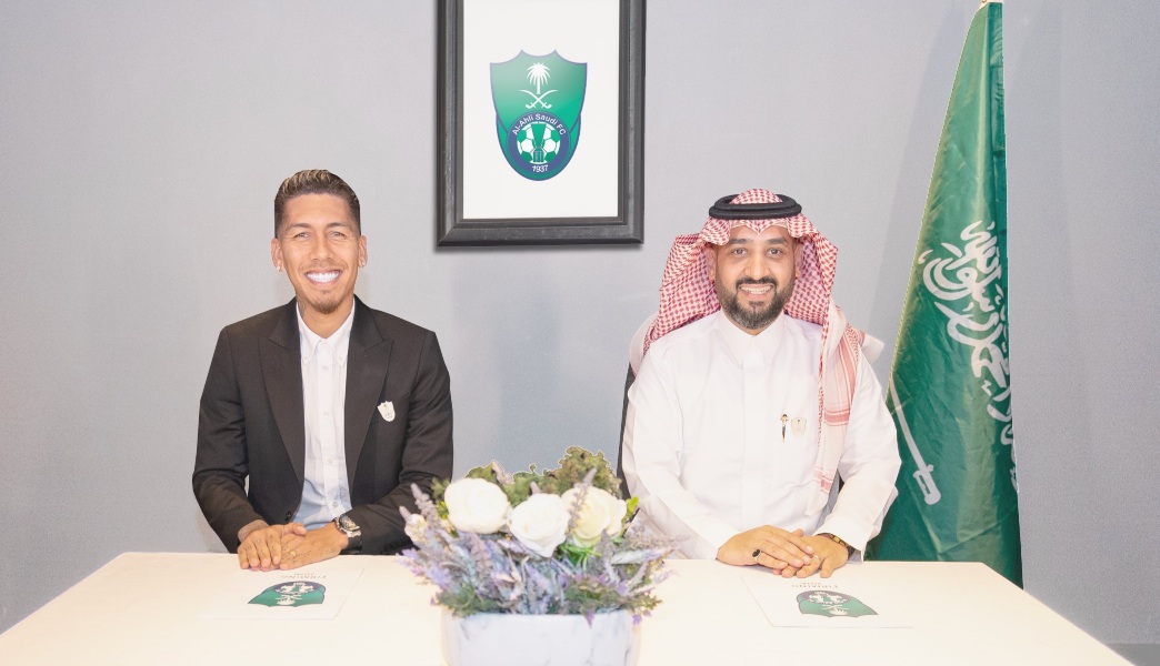 الأهلي السعودي يتعاقد مع فيرمينو