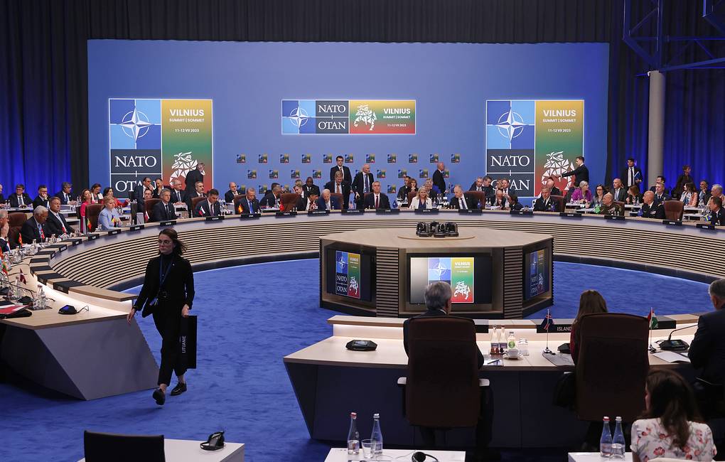 رسالة فيلنيوس..   قمة الناتو تتجنب المواجهة مع روسيا وتؤجل انضمام أوكرانيا.. وزيلنسكي يتراجع عن انتقاداته ويرحب بدعم الحلف