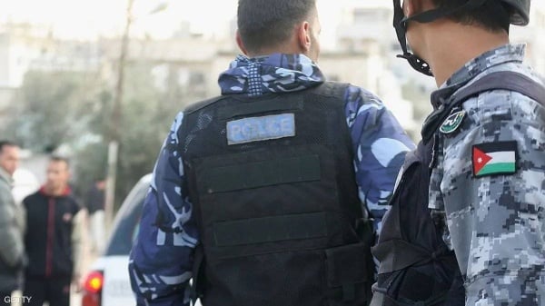 الأردن.. قتل طفلته بـ25 طعنة لأنها استخدمت هاتفه