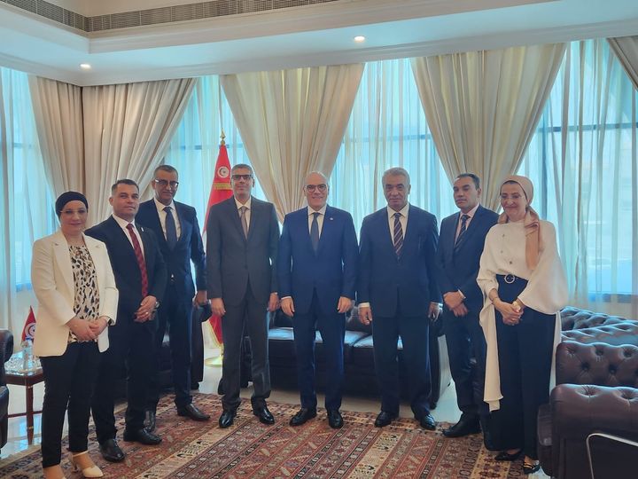 وزير الخارجية من أبوظبي: يجب إحكام التنسيق بين السفارة والقنصلية العامة بدبي للمساهمة في تطوير التعاون الثنائي