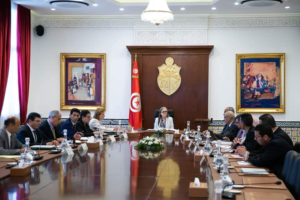  رئيسة الحكومة تشرف على جلسة عمل