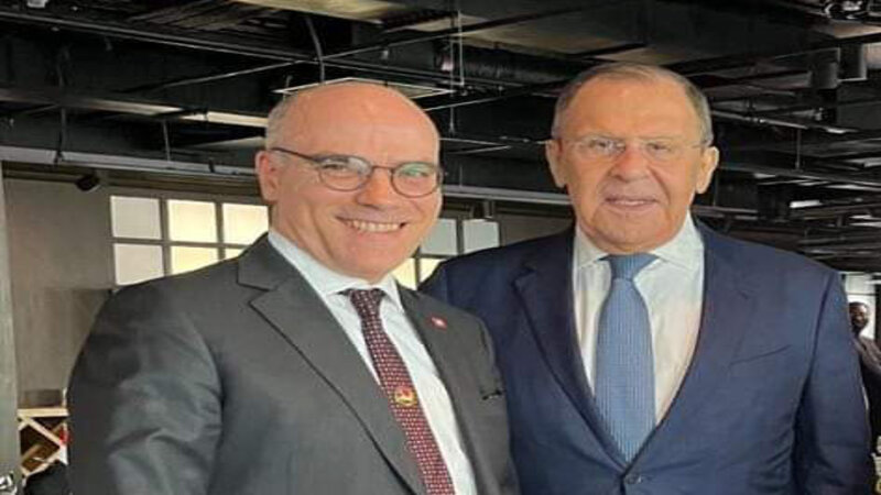  وزير الخارجية يتحادث مع نظيره الروسي حول النهوض بالعلاقات الثنائية وتكثيف التعاون في جميع المجالات
