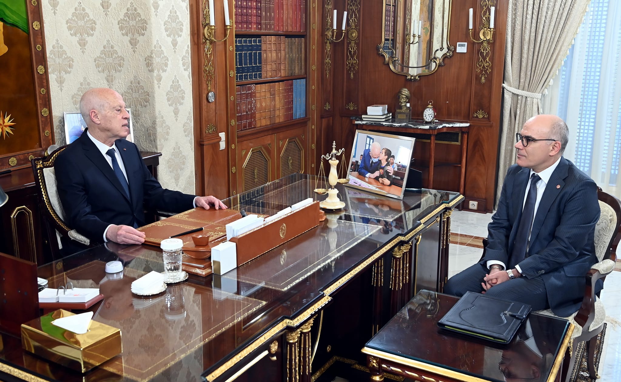 وسط مطالبة بالقطع مع المحاباة والولاءات..   دعوة إلى الإسراع بالحركة الدبلوماسية والقنصلية وسد الشغورات