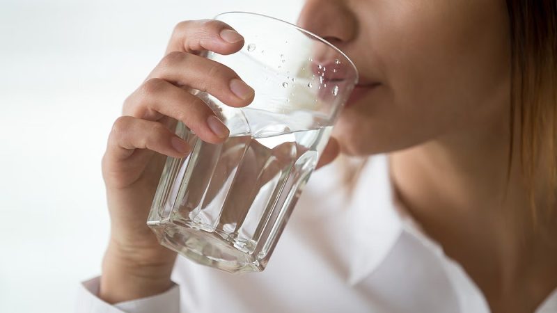 وفاة امرأة أمريكية بسبب إسرافها في شرب الماء