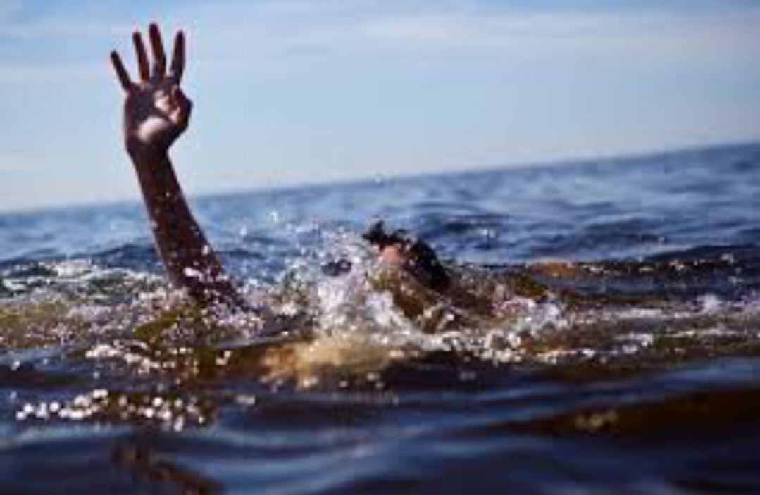 تاكلسة :وفاة شاب غرقا بشاطئ المنقع وانقاذ اثنين اخرين 