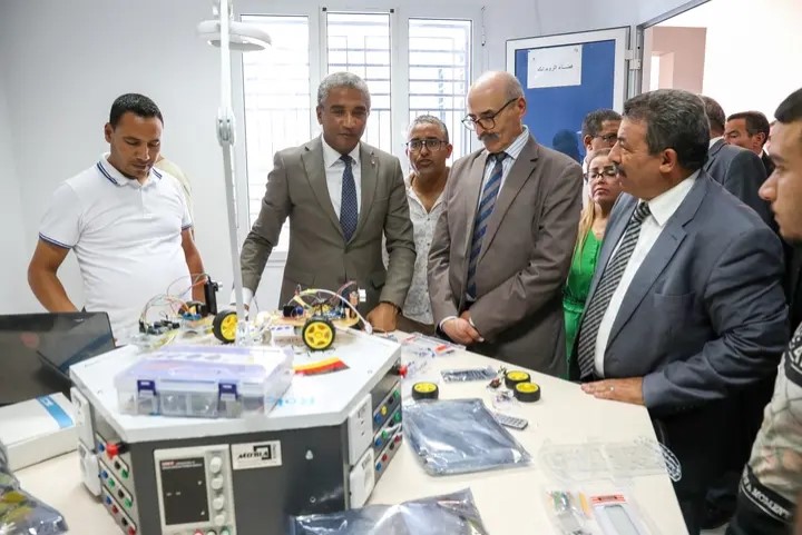 وزير الشباب والرياضة على هامش زيارته  إلى ولاية القصرين ل"الصباح" : " جل المشاكل المطروحة بالجهة تتوفر على حلول .. والوزارة لا تعطي وعودا واهية "