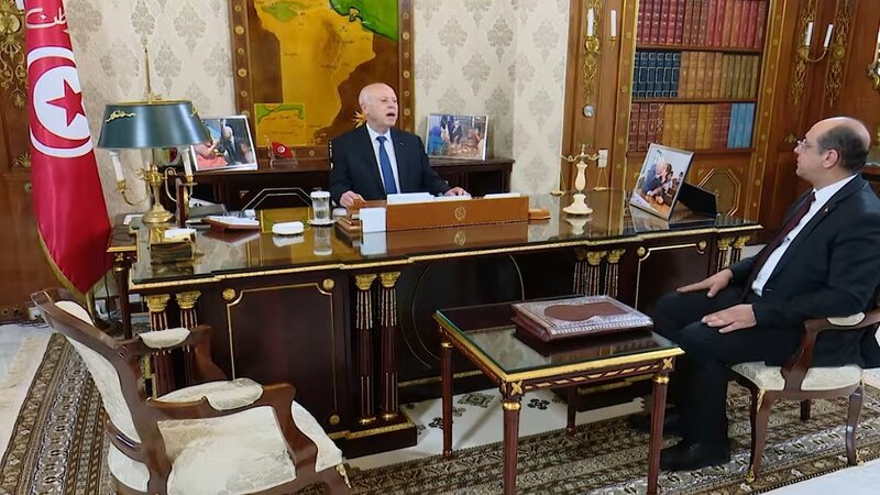  رئيس الجمهورية: إما أن يخدم كل مسؤول المواطن والوطن وإما فليترك المكان لغيره