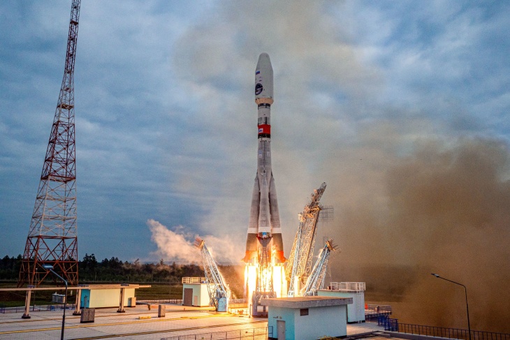   روسيا تطلق أول مركبة فضائية إلى القمر منذ 1976