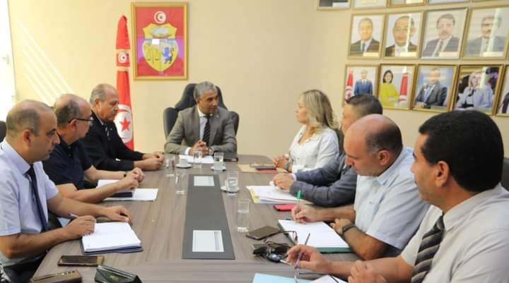 نقل مباريات البطولة ..الوزارة تهاجم الجامعة وتتهمها بحرمان الأندية من عائدات حقوق البث ..