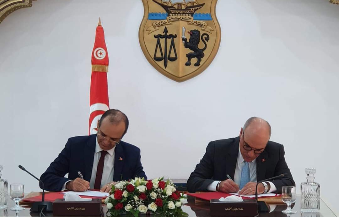 وزير الخارجية وبوعسكر يمضيان مذكرة تفاهم
