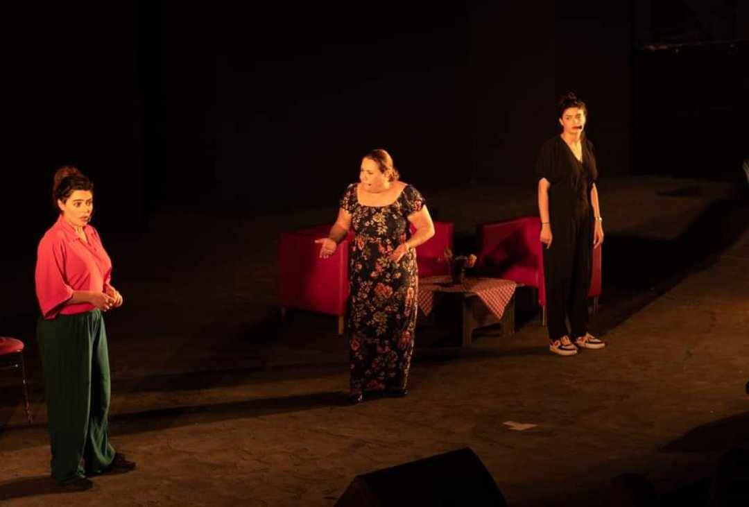 قرمبالية :عرض مسرحية بنات سعاد ضمن مهرجان العنب 