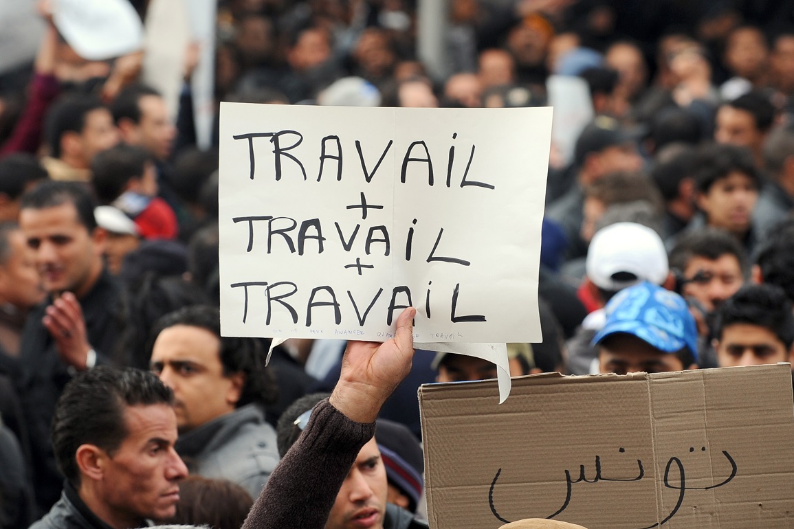 في انتظار نقاشه في البرلمان..  مقترح انتداب من تجاوز سنهم الأربعين يشتت حراك المعطلين عن العمل