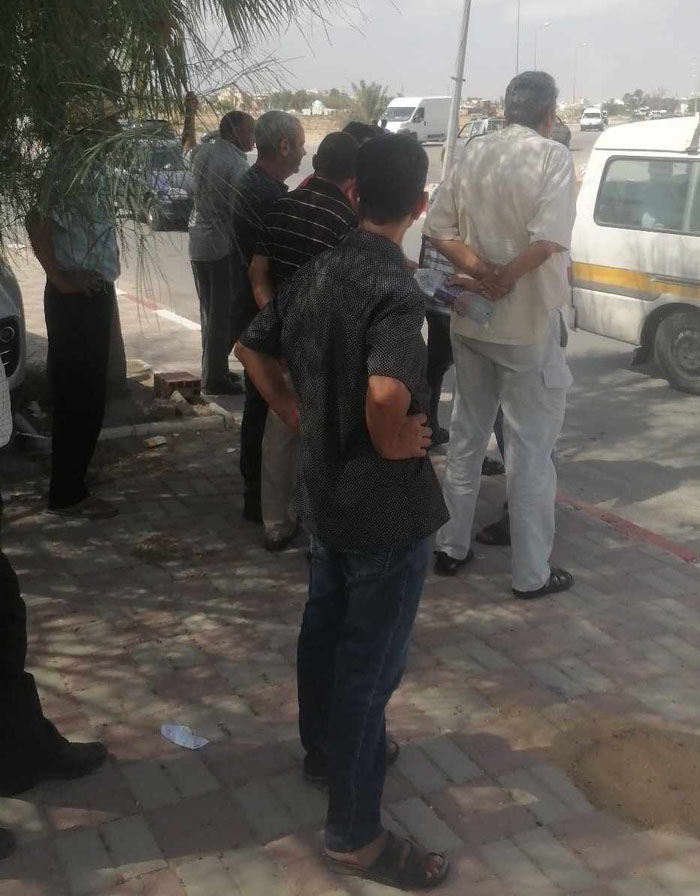 القيروان: وقفة إحتجاجية لسواق سيارات الأجرة.. و هذه مطالبهم 