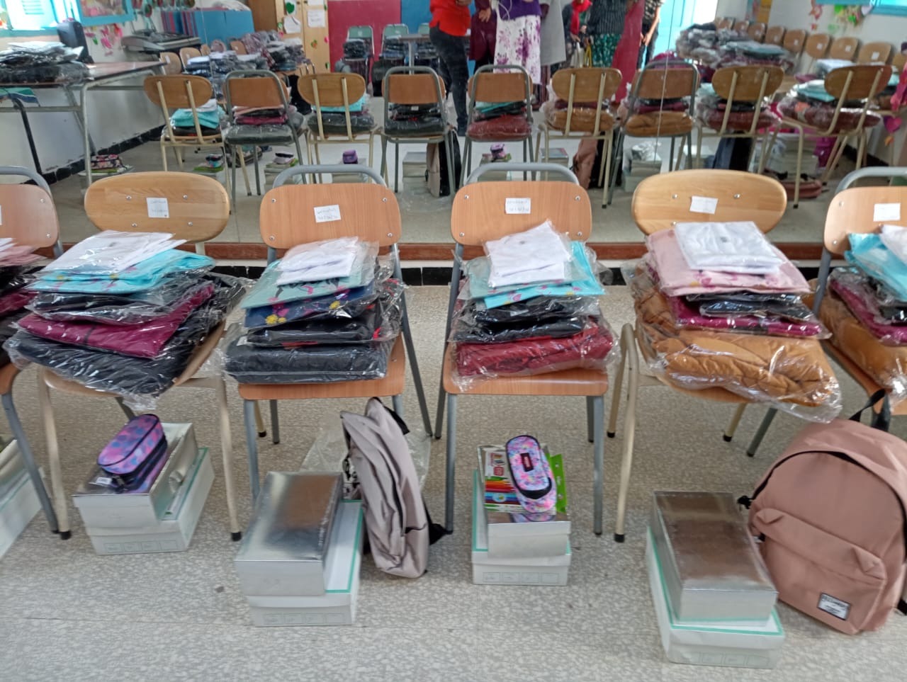 وزارة المرأة توزع مستحقات مدرسية لفائدة 6700 طفل من مكفولي الدولة بمؤسّسات الطّفولة