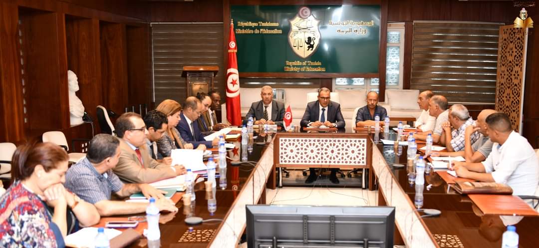 وزير التربية: مستعدون لإيجاد الحلول الكفيلة بتحسين الوضع المهني للعملة بالمؤسسات التربوية 