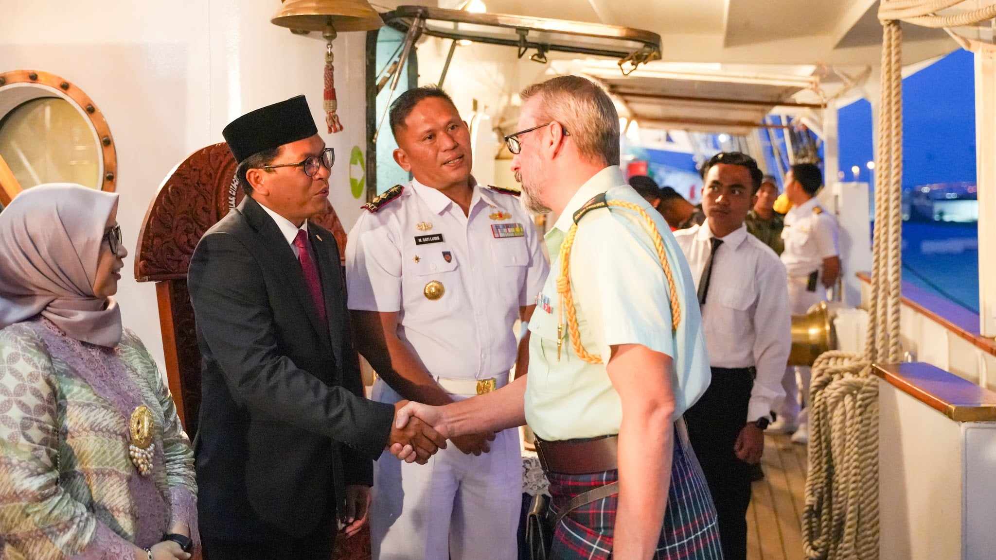 تونس تستقبل الباخرة العسكرية الاندونيسية " 945 Kri Bimasuci "