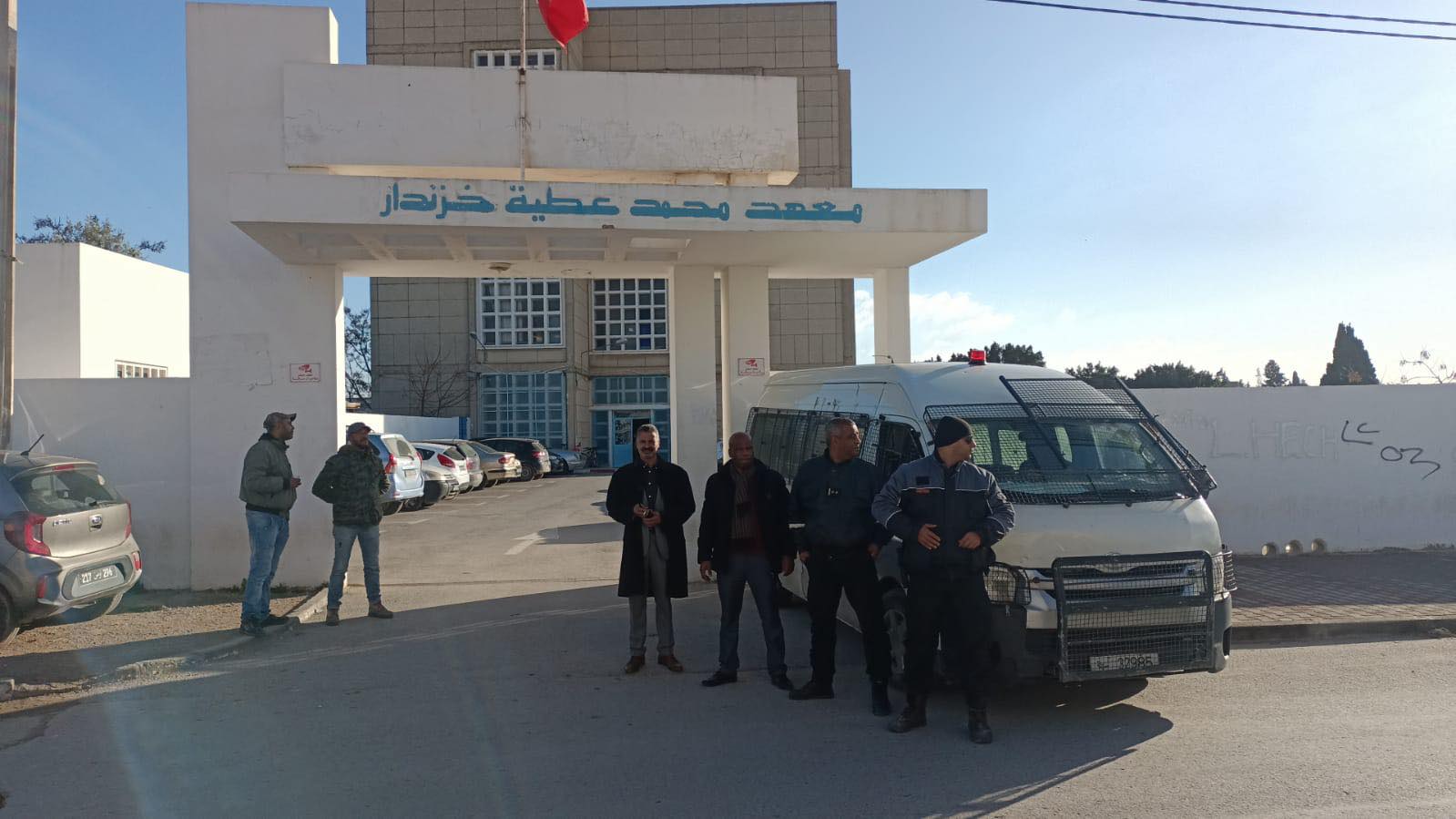 مع بدء السنة الدراسية الجديدة..   هل يكفي تكثيف الدوريات الأمنية للحد من العنف والجريمة؟