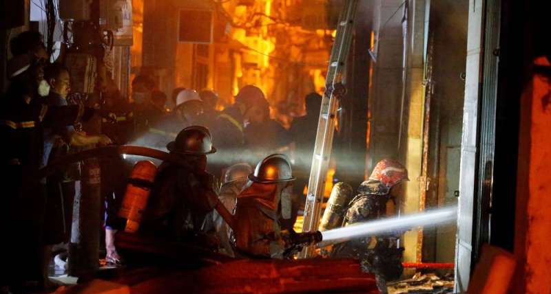 مقتل 11 شخصا على الأقل في حريق مبنى سكني في فيتنام