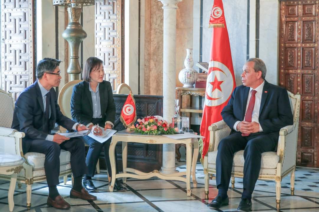 الحشاني يستقبل المبعوث الخاص لوزير الشؤون الخارجية الكوري الجنوبي والرئيس المدير العام لمجمع كوري لتصنيع سيارات 