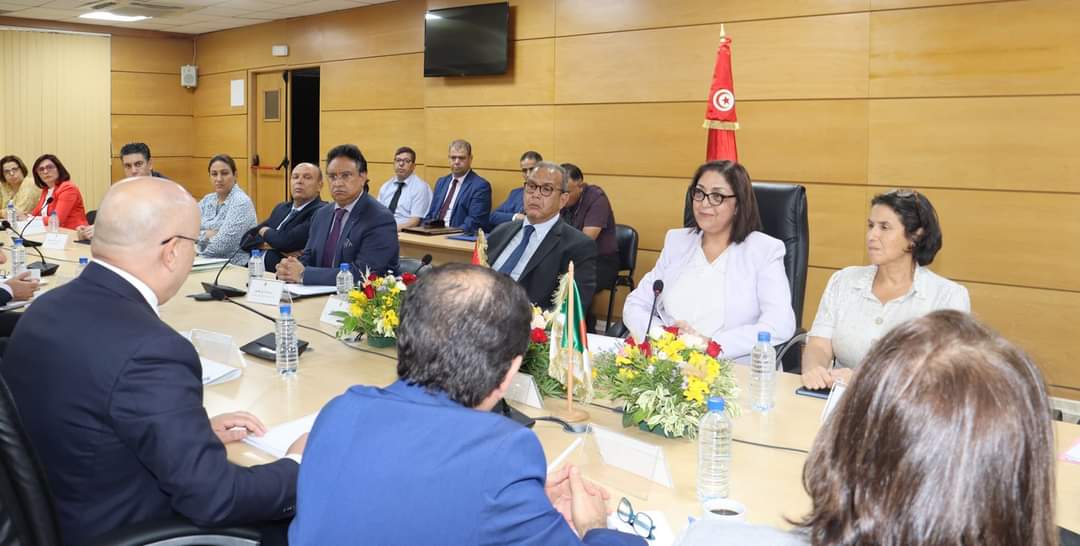 رئيس منظمة الاعراف يشارك في اجتماع  الدورة الخامسة للجنة المشتركة التونسية الجزائرية
