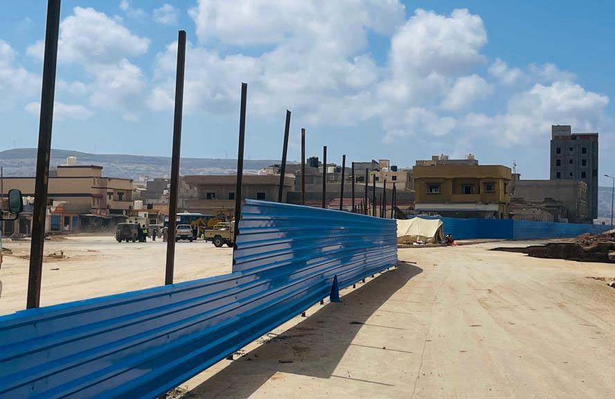 ليبيا تشرع في إقامة سياج عازل حول المنطقة المنكوبة بمدينة درنة