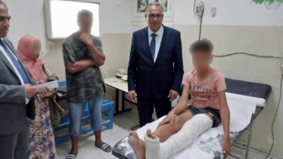 وزير التربية يزور تلاميذ حادث انزلاق حافلة للنقل المدرسي بسيدي ثابت 