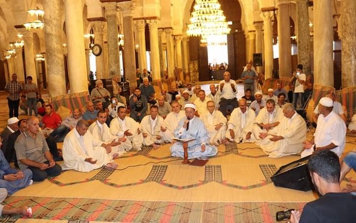 اشرف عليه وزير الشؤون الدينية: موكب ديني بجامع عقبة ابن نافع  
