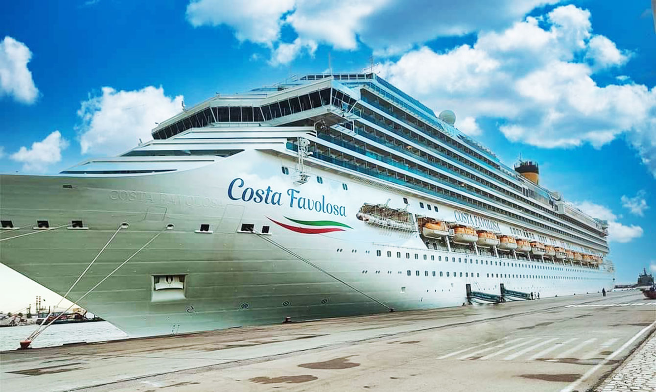 بعد غياب 8 سنوات..  سفينة "كوستا فافولوزا" تعود إلى ميناء حلق الوادي تونس
