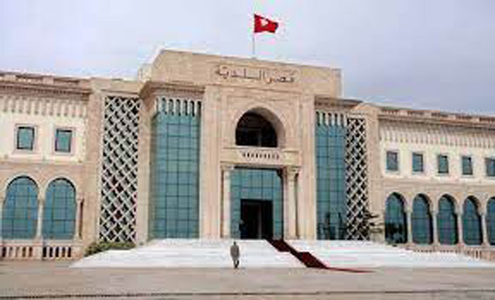 كاتب عام بلدية تونس يقدم تفاصيل حول المشروع النموذجي لارساء نظام تصرف لمكافحة الفساد ببلدية تونس