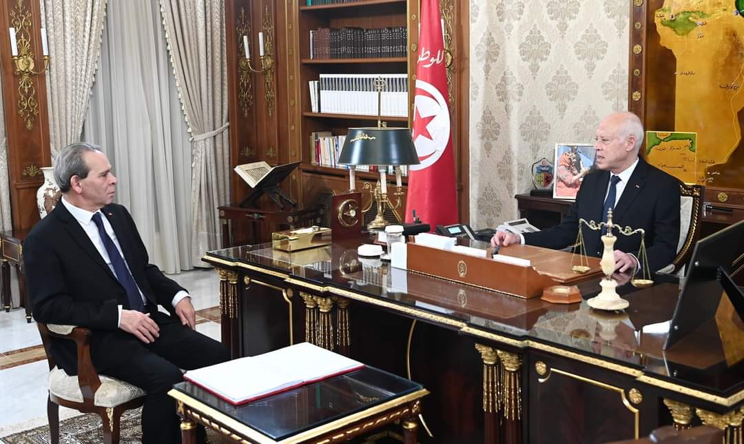 خلال لقاء الحشاني.. رئيس الجمهورية يشدد على ضرورة انسجام العمل الحكومي